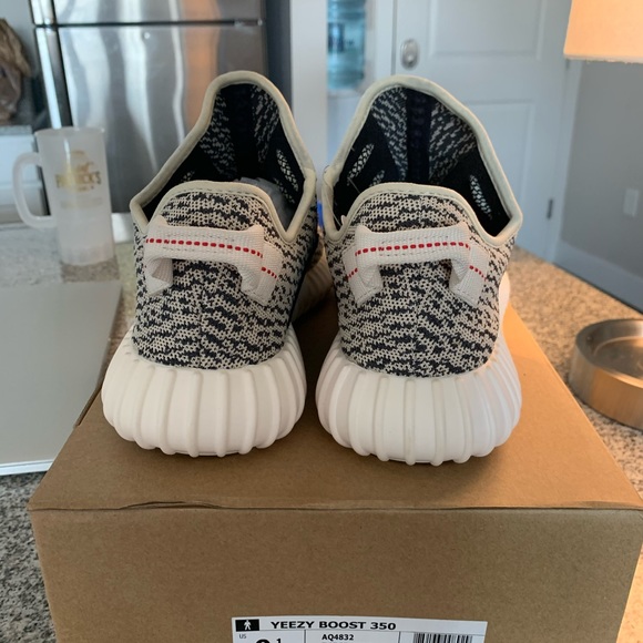Yeezy boost 350 turtle doves size 9.5 - Picture 4 of 5